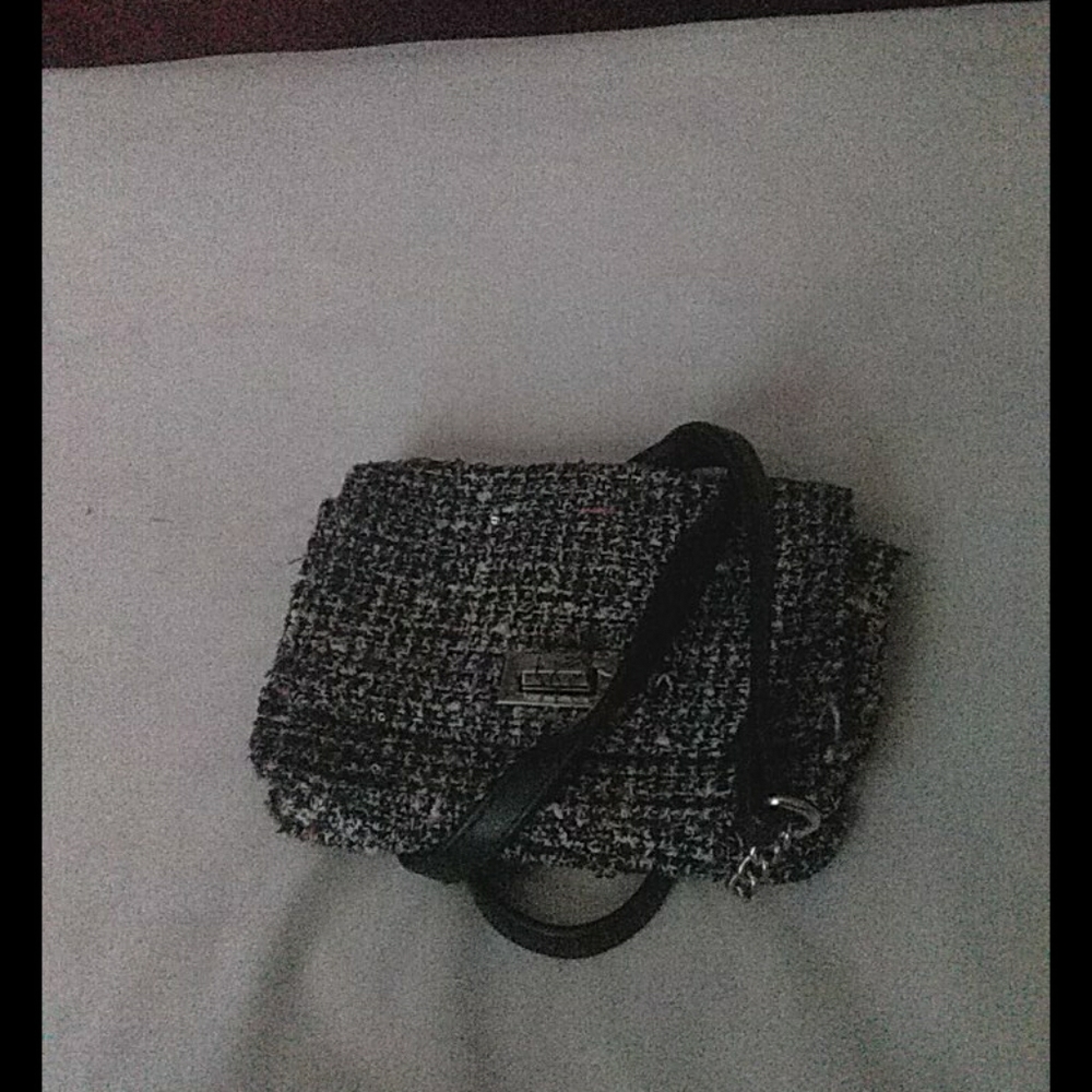 I am selling a purse